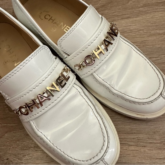 Chanel Bonnie and Clyde White Patent Loafers - Picture 3 of 7